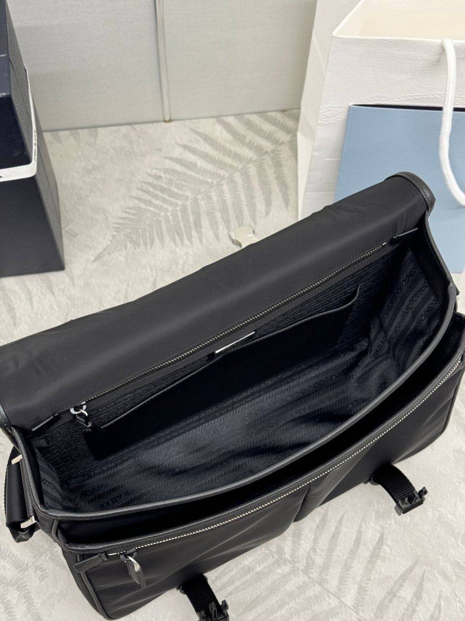 Bolsa Prada SAFFIANO AND RE-NYLON SHOULDER BAG